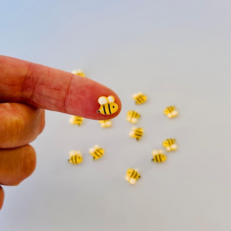 Micro Resin Bees, Dollhouse Miniature Tiny Honey Bees, Terrarium Fairy Garden Cartoon Bees, Mini Micro Landscaping Decoration (5