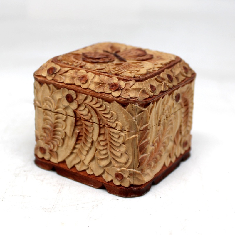 One-of-a-Kind Butterfly WOODCARVED Jewelry BOX 2.5×2.5×2 Handcarved Unique Home Decoration, Beautifull Gift, Rare Founds Collectible, Unique Hand Carved Gift