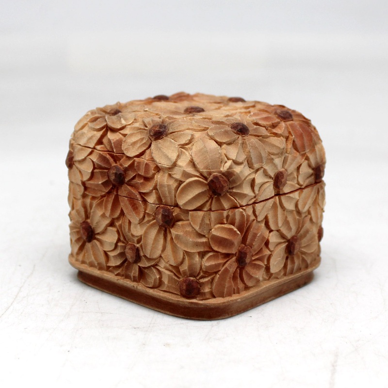 One-of-a-Kind WOODCARVED Daisies Jewelry BOX 2.5×2.5×2 Handcarved Unique Home Decoration Beautiful Gift Rare Find Collectible, Unique Hand Carved Gift