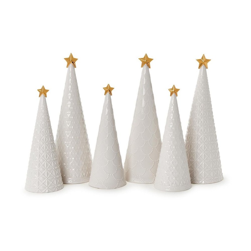 Two’s Company Winter Lace Set of 2 Embossed Pattern Christmas Trees with Gold Star Assorted 3 Designs