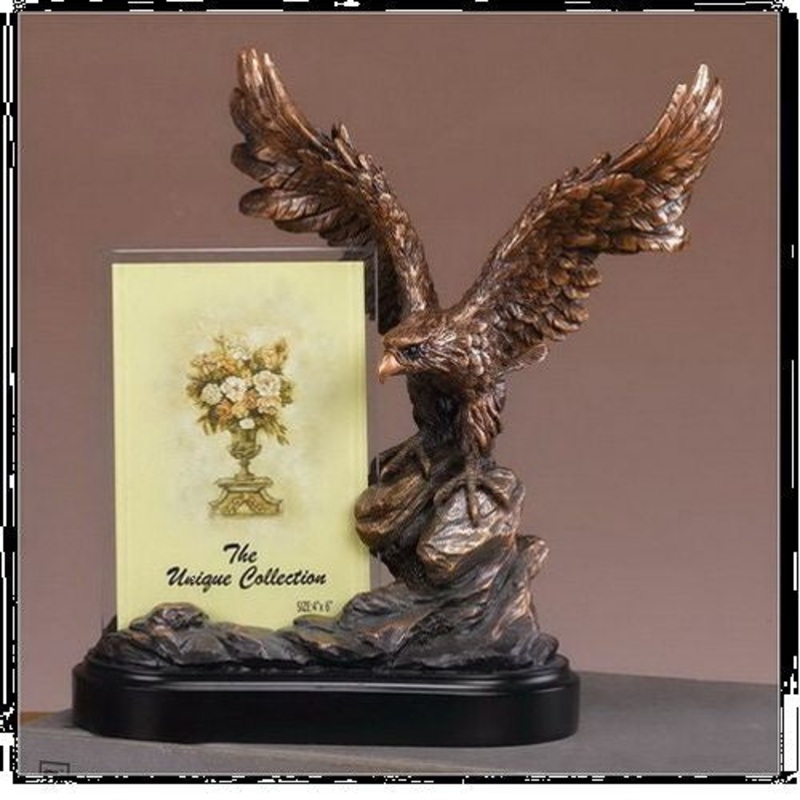 Treasure of Nature 7x10H Eagle with 4×6 Picture Frame, Resin