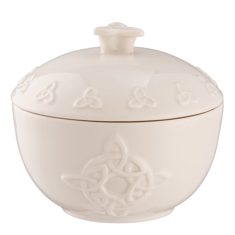 Belleek Trinity Knot Covered Sugar, Ceramic
